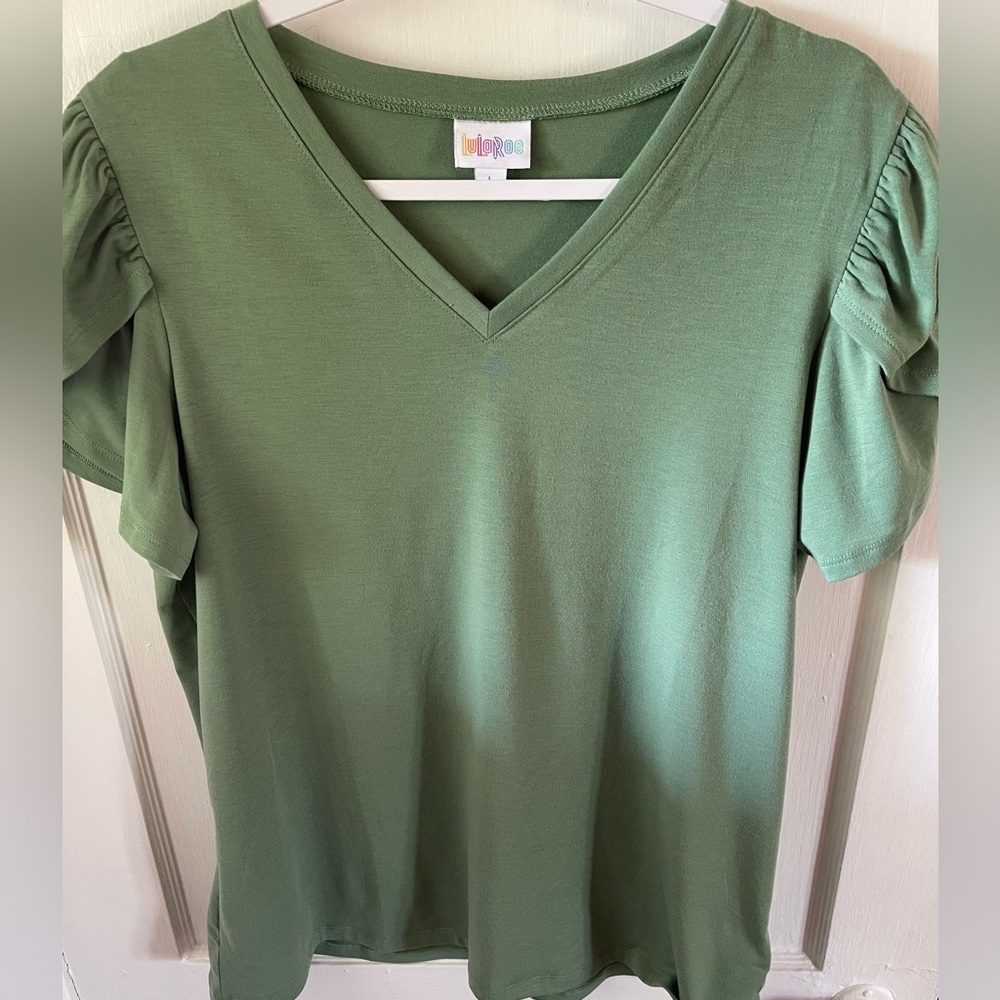 Lularoe Reni shirt, size L, light green, only worn a few times,with short sleeve